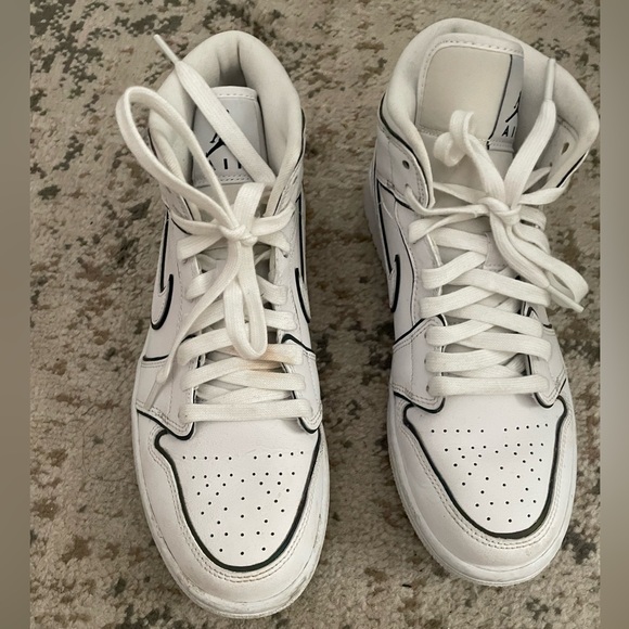 women jordan sneakers - Picture 2 of 4